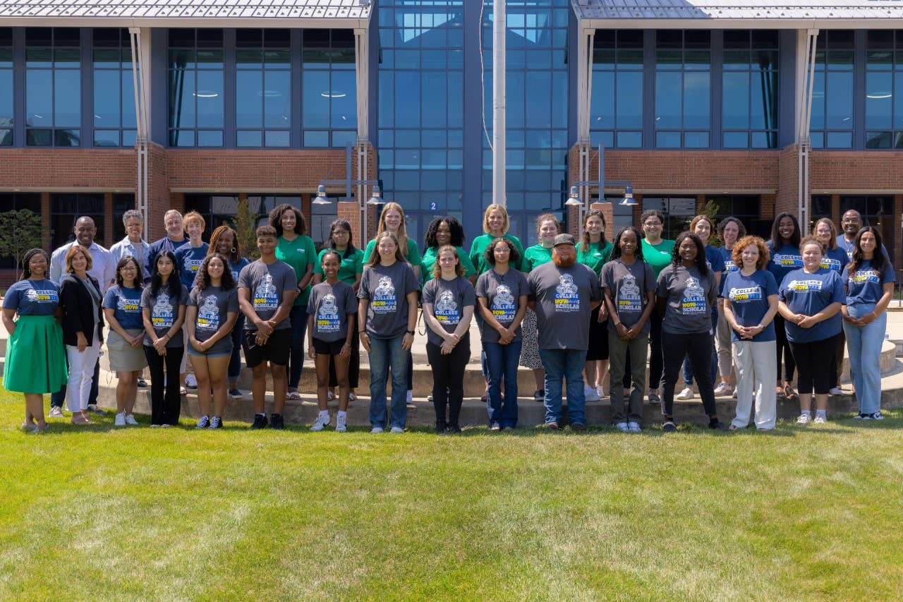 McLean County high school students and mentors from COUNTRY Financial participating in the Early Scholars Program