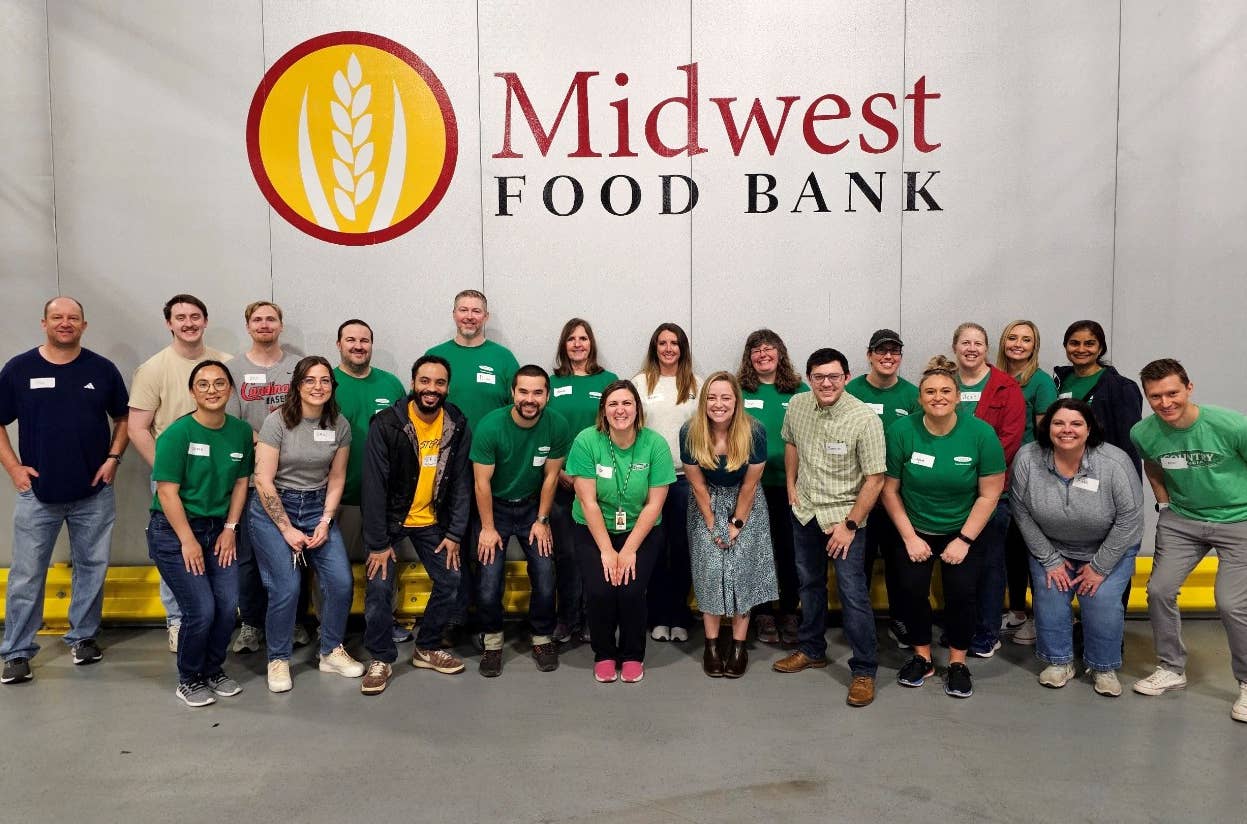 COUNTRY employees volunteering at Midwest Food Bank