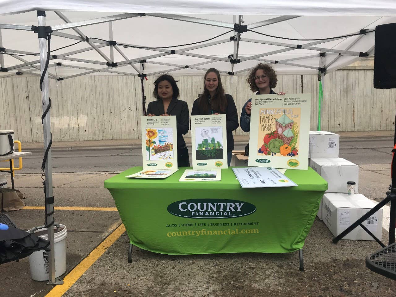 Andover High School student Madalynn Williams-Solberg wins Minneapolis farmers market reusable bag design contest